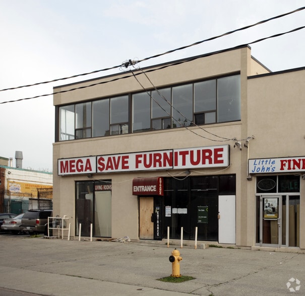 More Photos Of 274 Geary Ave, Toronto Showroom For Sale