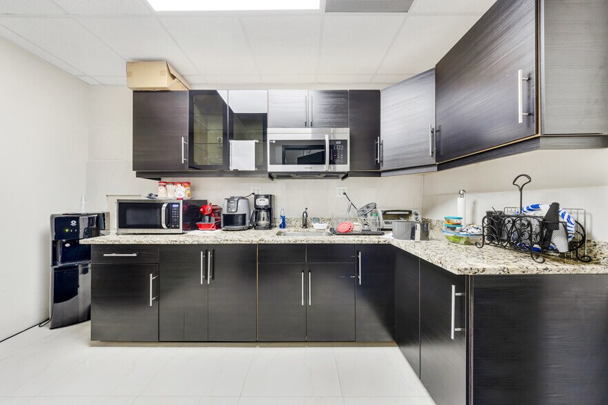 More Photos Of 12601 NW 115th Ave, Medley Warehouse For Lease