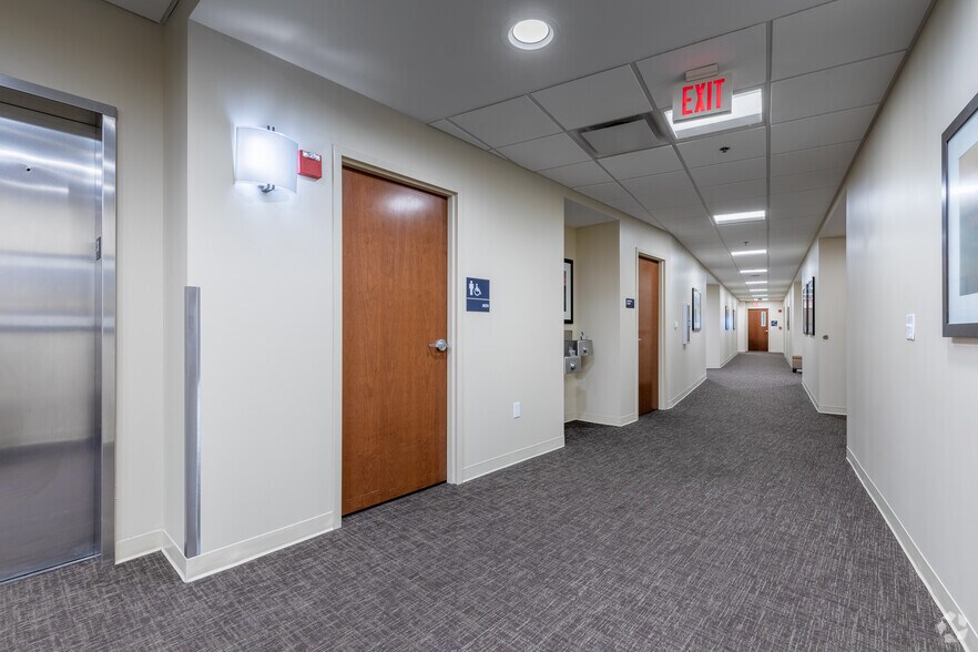 More Photos Of 160 N Eagle Creek Dr, Lexington Medical For Lease