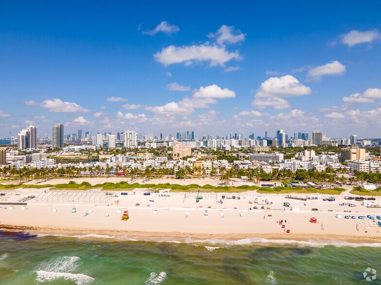 More Photos Of 820 Ocean Dr, Miami Beach Restaurant For Lease
