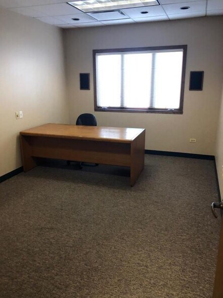 More Photos Of 1105 E Algonquin Rd, Arlington Heights Office For Lease