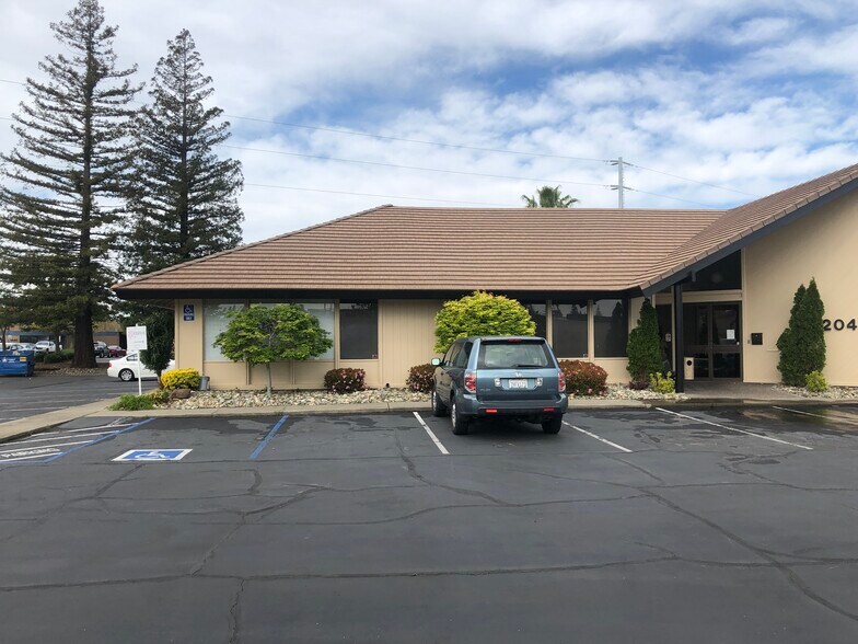 More Photos Of 2045 Hallmark Dr, Sacramento Office For Lease