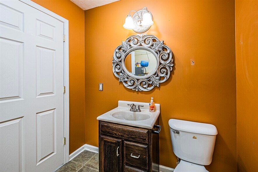 More Photos Of 1128 Magnolia St, Bowling Green Office Residential For Sale