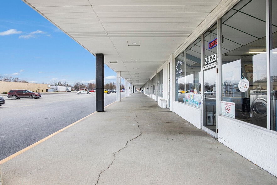 More Photos Of 2055 Gratiot Blvd, Marysville Unknown For Lease