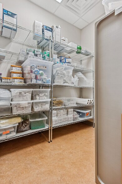 More Photos Of 4275 Western Blvd, Jacksonville Medical For Sale