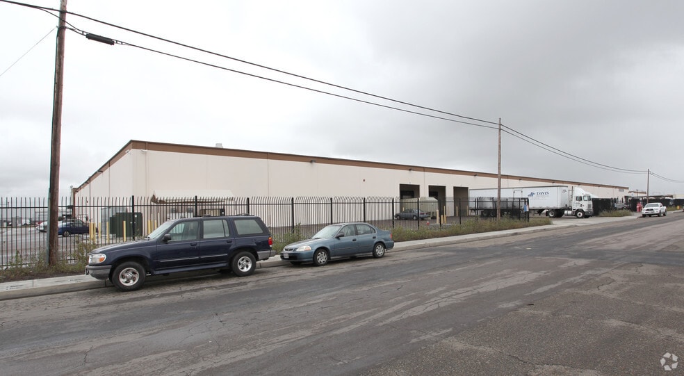 More Photos Of 940 W 19th St, National City Warehouse For Lease