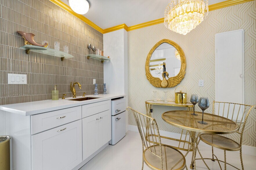 More Photos Of 120 W Vereda Sur, Palm Springs Hotel For Sale
