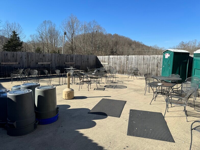 More Photos Of 3080 W State St, Bristol Bar For Sale