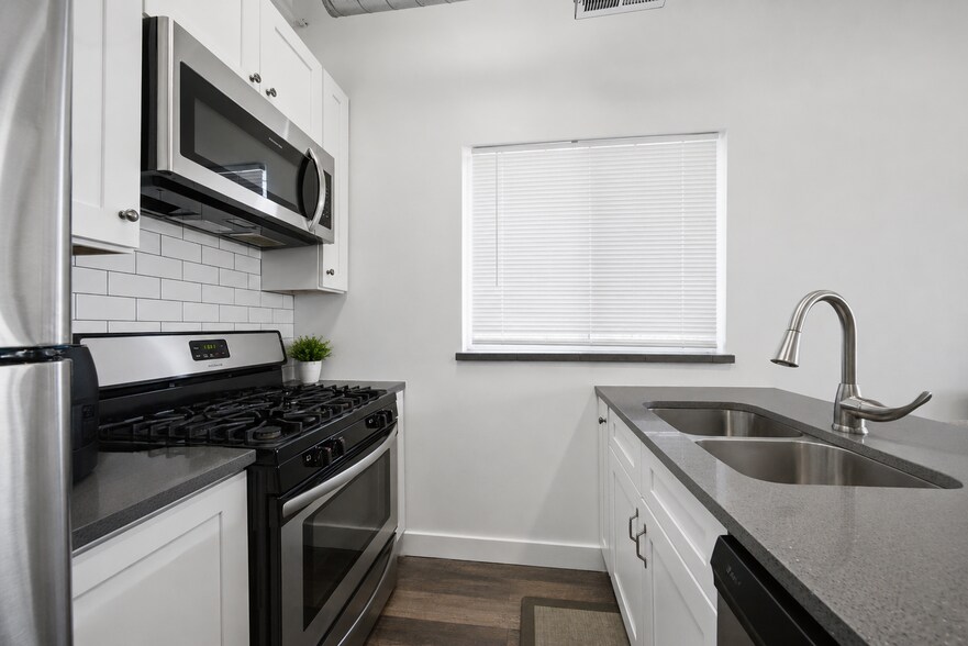 More Photos Of 460 Coventry Ln, Crystal Lake Apartments For Sale