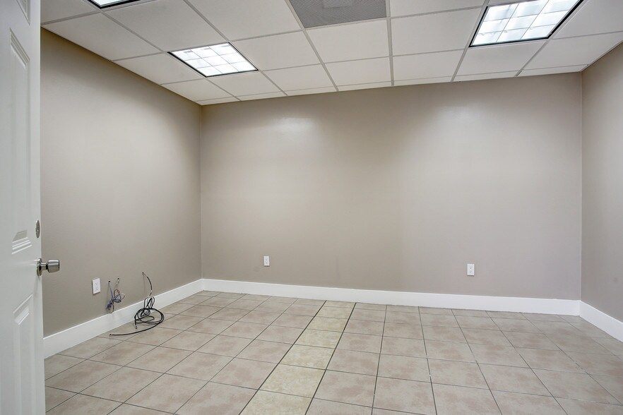 More Photos Of 5710 Star Ln, Houston Warehouse For Lease