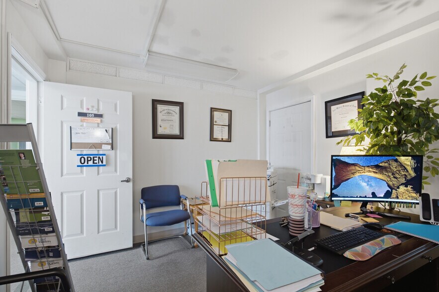 More Photos Of 201 New Bridge St, Jacksonville Office Residential For Sale