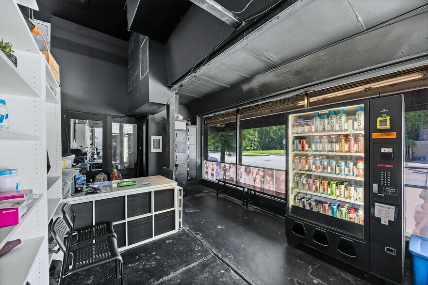 More Photos Of 2701 Emancipation Ave, Houston General Retail For Sale