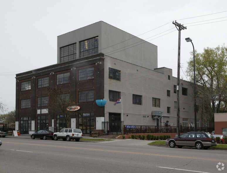 More Photos Of 3338 SE University Ave, Minneapolis Storefront Retail Office For Sale