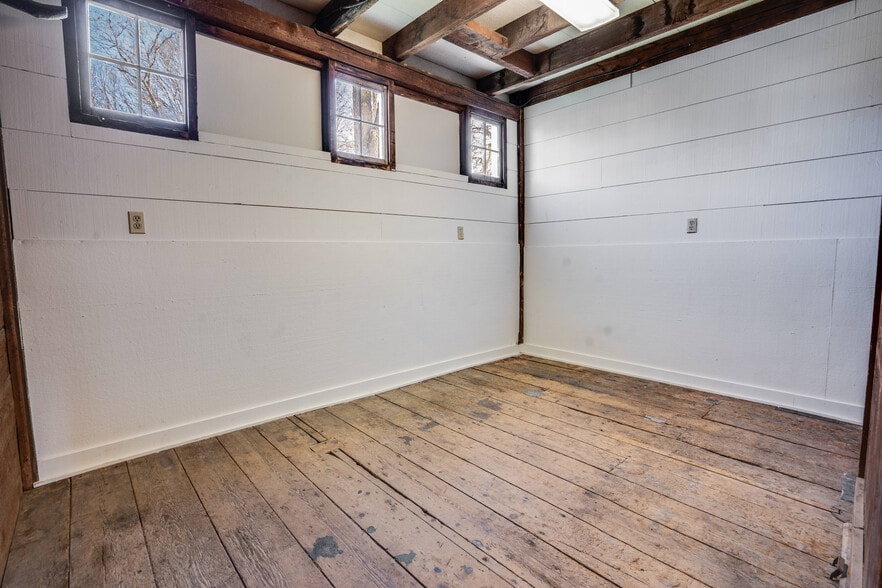 More Photos Of 2321-2325 NY-9D, Wappingers Falls Flex For Sale