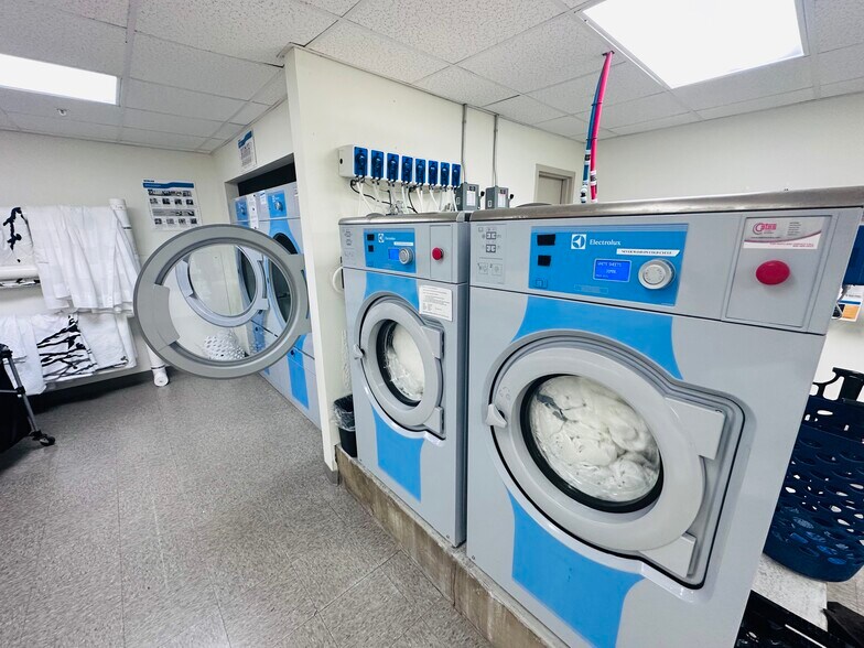 More Photos Of 4450 Rhea County Hwy, Dayton Hotel For Sale