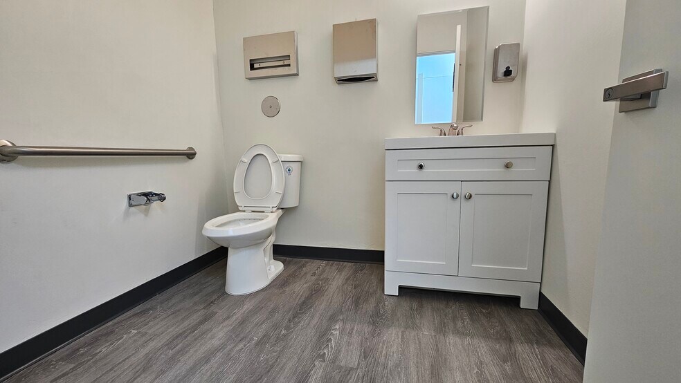 More Photos Of 12350 Montague St, Pacoima Light Manufacturing For Sale