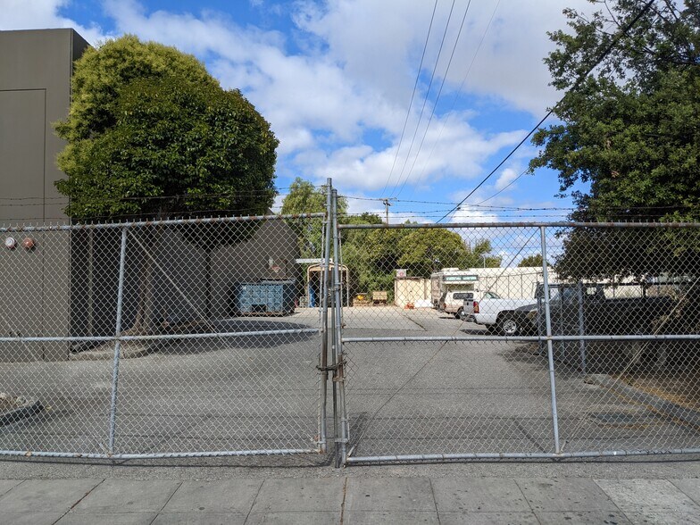 More Photos Of 351 Demeter St, East Palo Alto Warehouse For Lease