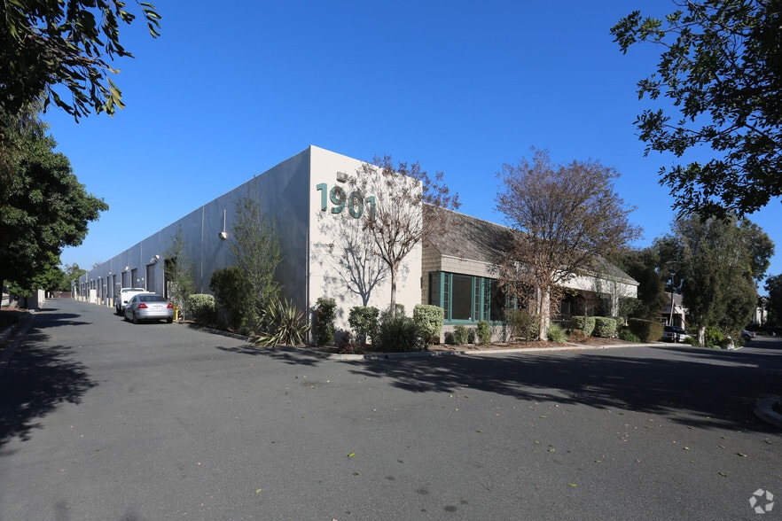 More Photos Of 1901 E Carnegie Ave, Santa Ana Warehouse For Sale