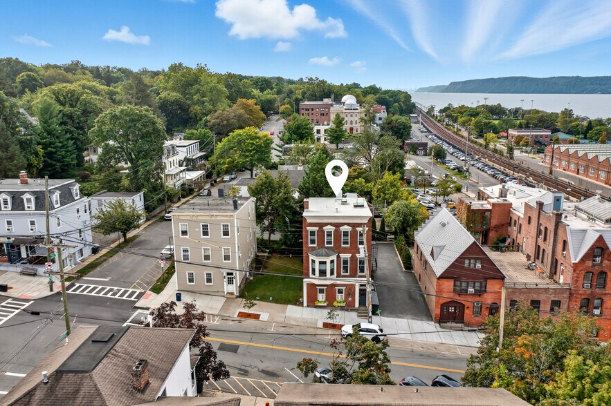 More Photos Of 12 Main St, Irvington Flex For Lease