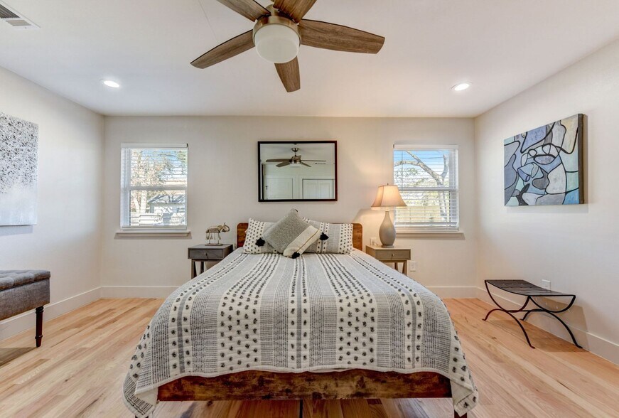More Photos Of 7002 Whispering Oaks Dr, Austin Specialty For Sale