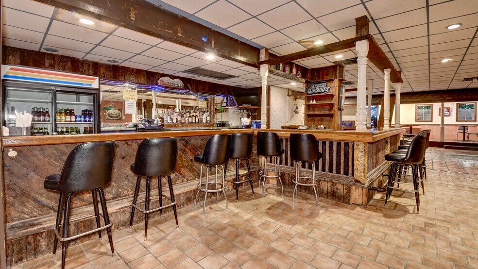 More Photos Of 52601 Holiday Dr, Saint Clairsville Hotel For Sale