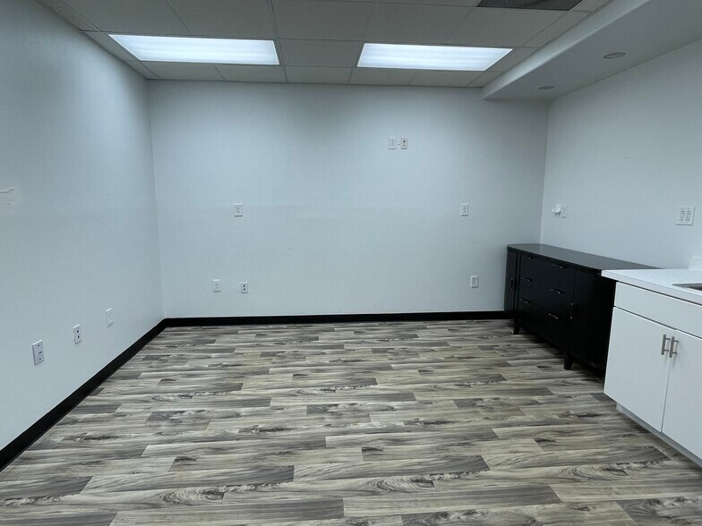 More Photos Of 26103 Interstate 45, Spring Medical For Lease