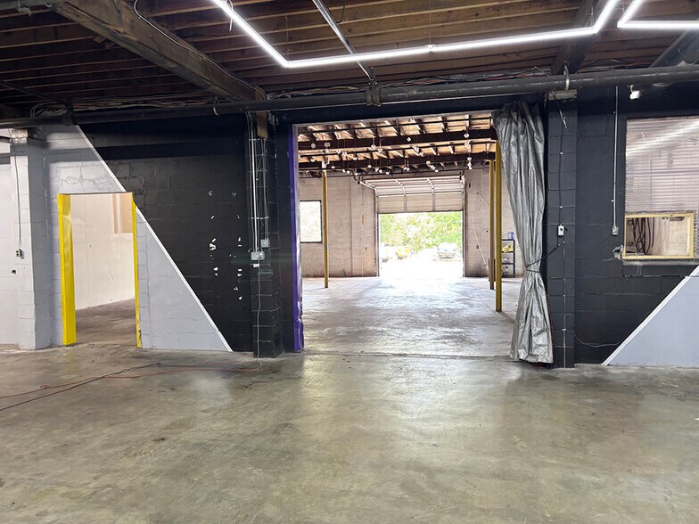 More Photos Of 4430 Singleton Station Rd, Louisville Light Distribution For Lease