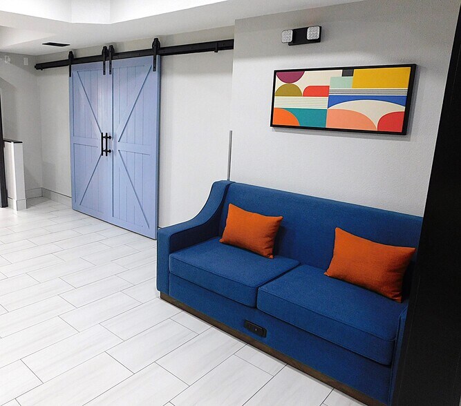 More Photos Of 1823 W Reynolds St, Pontiac Hotel For Sale