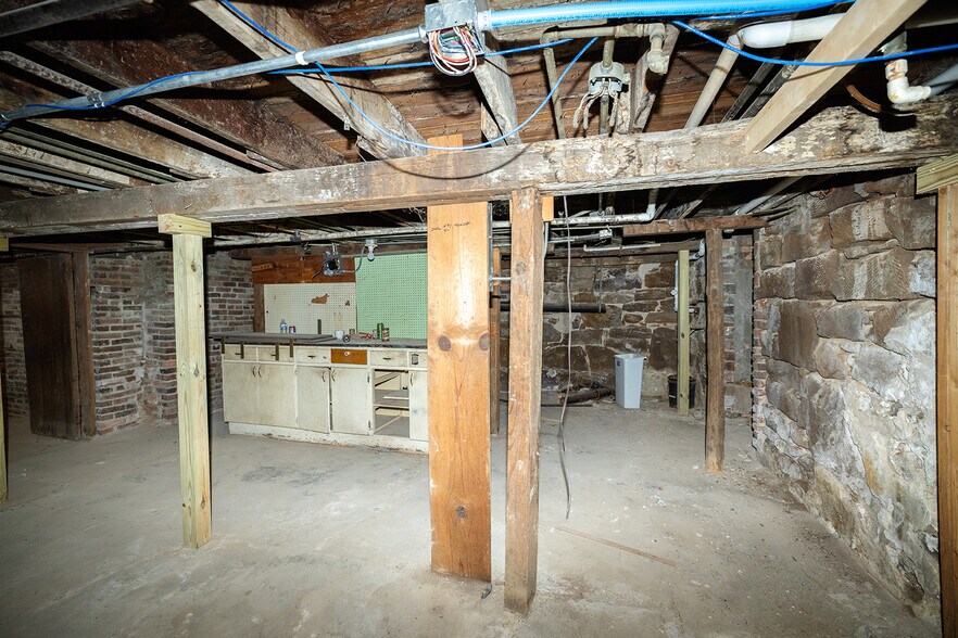 More Photos Of 115 N Main St, Lindsborg General Retail For Sale