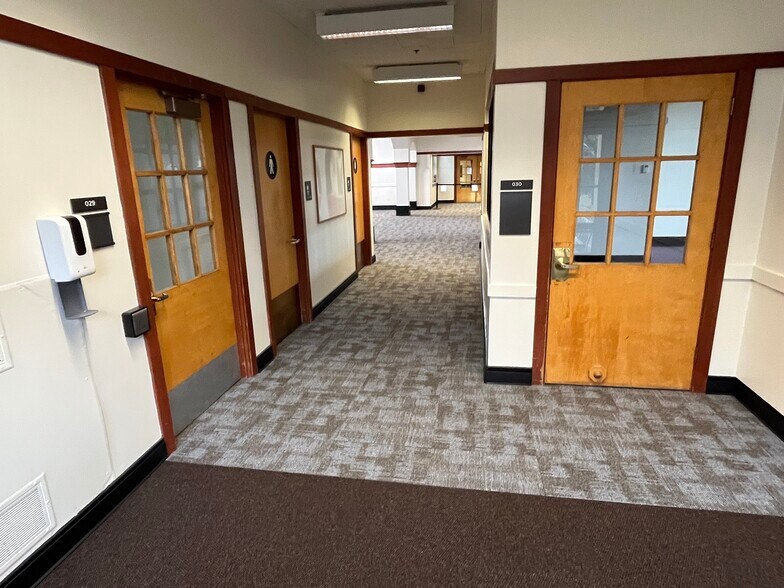 More Photos Of 7688 SW Capitol Hwy, Portland Specialty For Lease