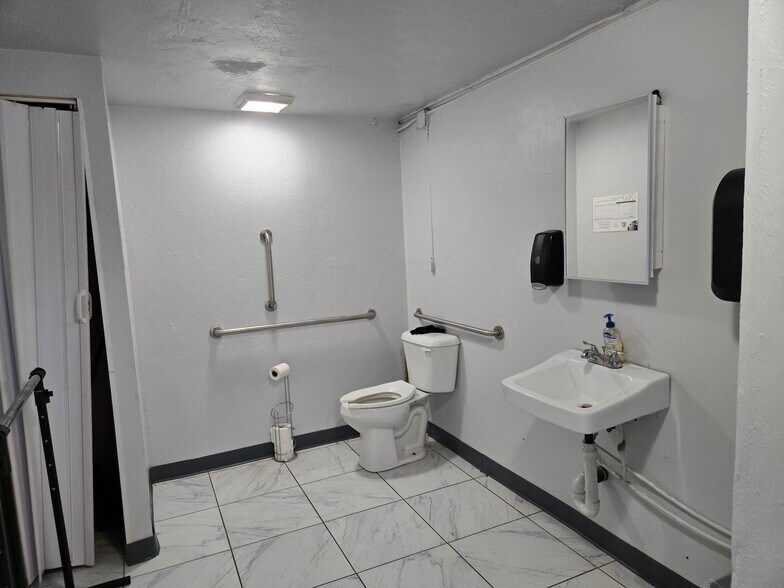 More Photos Of 1800 N Portland Ave, Oklahoma City Convenience Store For Sale