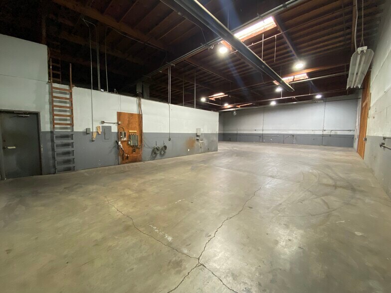 More Photos Of 2216 Cedarvale Dr, Ceres Warehouse For Lease