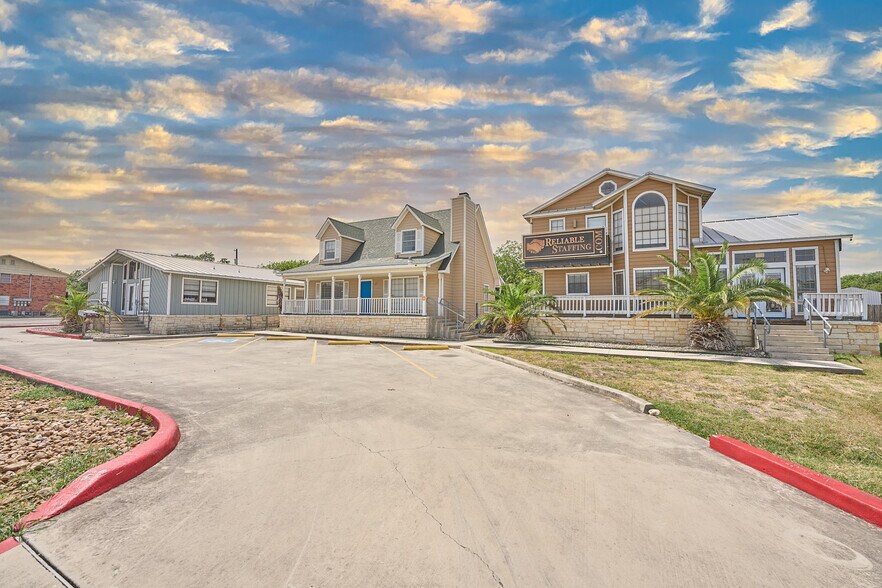 More Photos Of 382 S Interstate 35, New Braunfels Medical For Lease