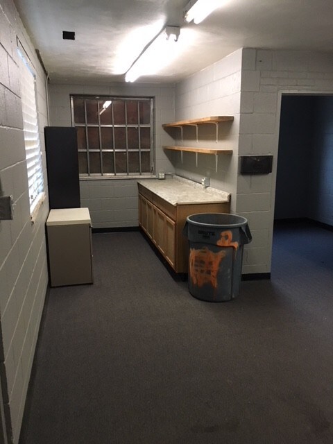 More Photos Of 701 Dan Dee Ln, Brilliant Warehouse For Lease