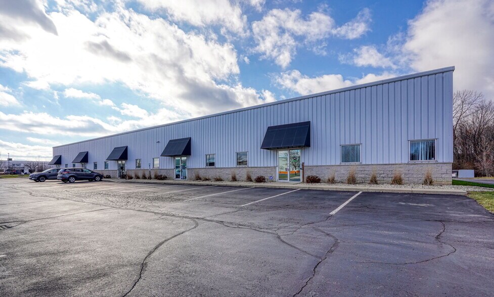 More Photos Of 735 Cross Pointe Rd, Gahanna Research And Development For Lease