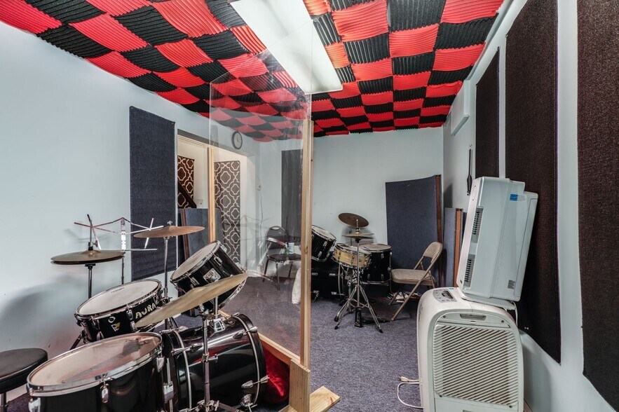 More Photos Of 377 Main St, Center Moriches Storefront Retail Office For Sale