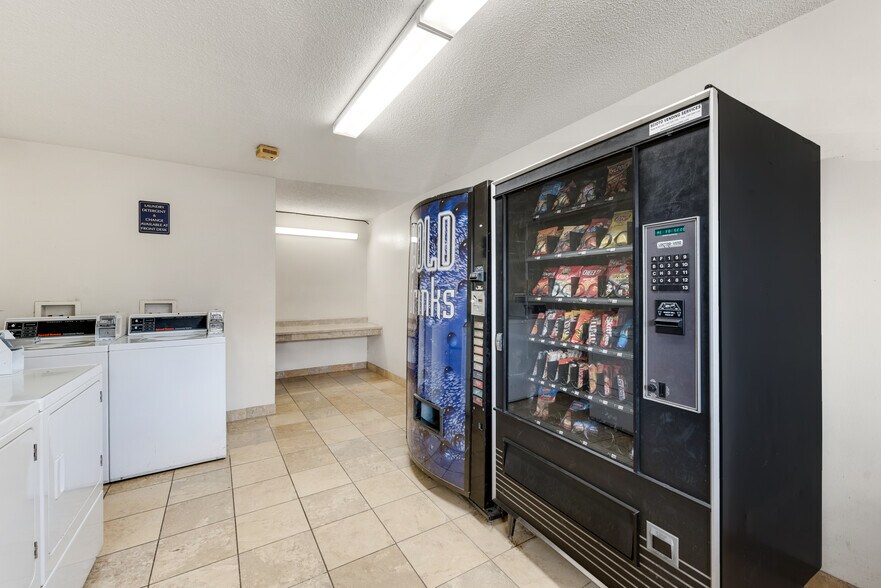 More Photos Of 1313 W Saint James Lutheran Way, Columbus Hotel For Sale