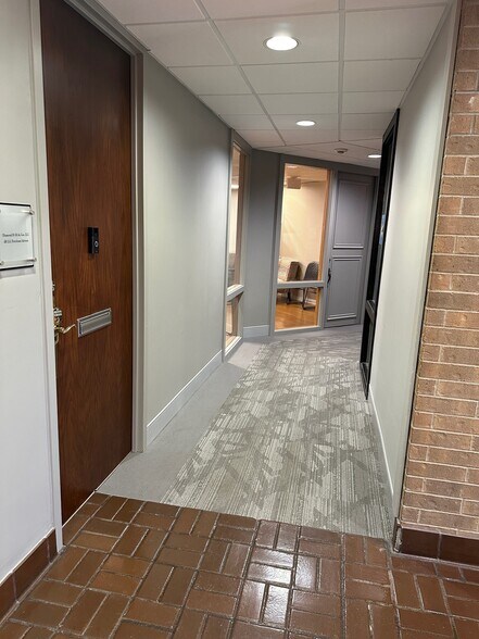 More Photos Of 8330-8350 Meadow Rd, Dallas Office For Sale