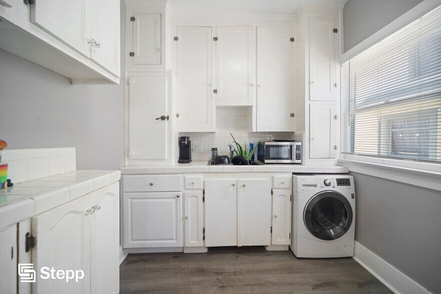 More Photos Of 1836 E 1st St, Long Beach Apartments For Sale