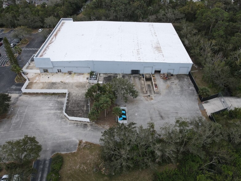 More Photos Of 3350 S Ridgewood Ave, Port Orange Showroom For Lease