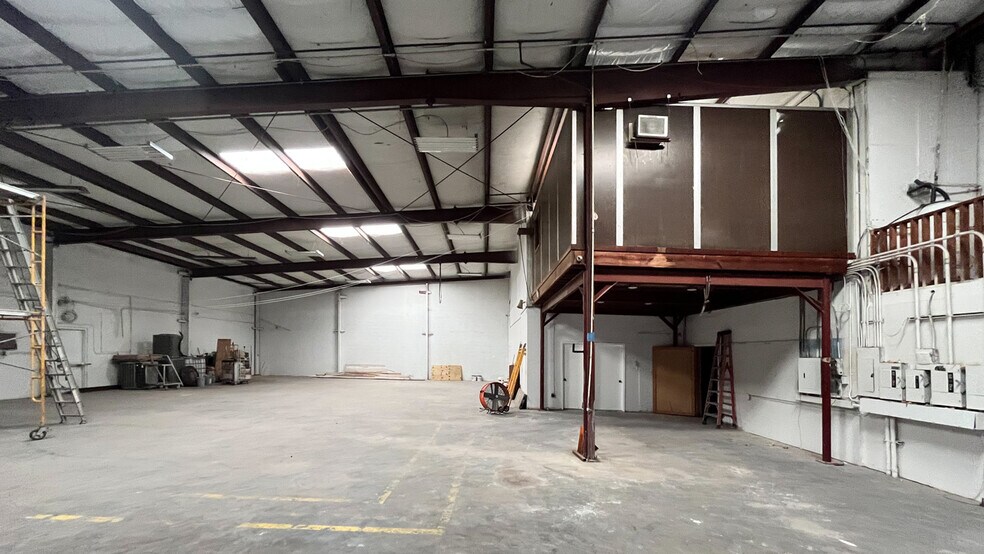 More Photos Of 9220 Rasmus Dr, Houston Warehouse For Lease