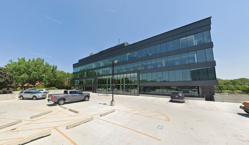 More Photos Of 16-16 Whitestone Expy, Flushing Office For Lease