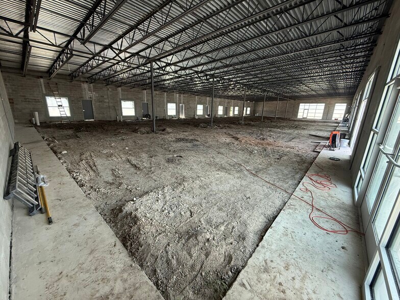 More Photos Of 7159-7171 Broad St, Brooksville Storefront Retail Office For Lease