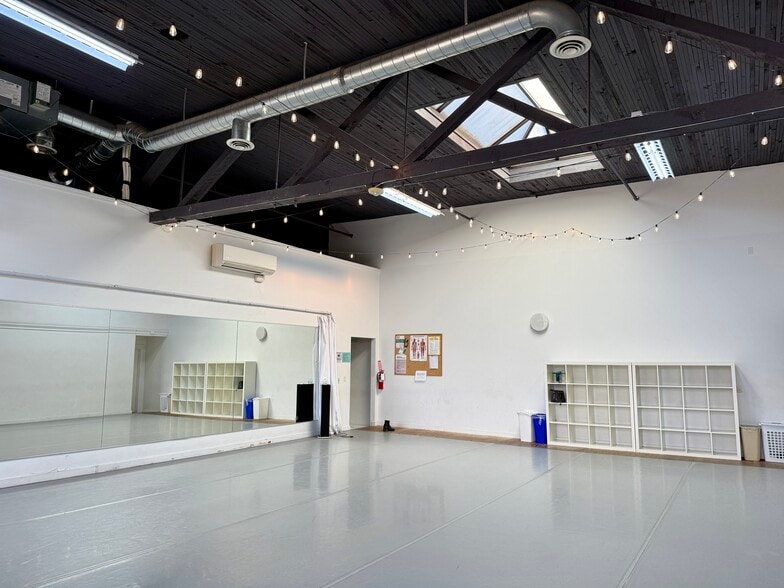 More Photos Of 1621 12th Ave, Seattle Storefront For Lease