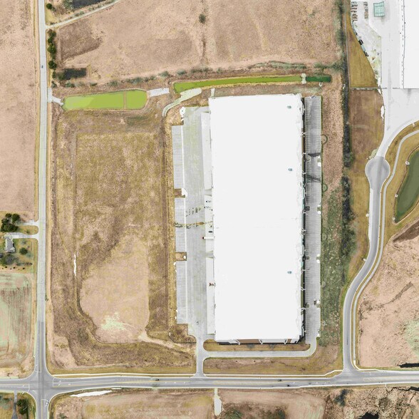 More Photos Of N104W12659 Donges Bay Rd, Germantown Industrial For Lease