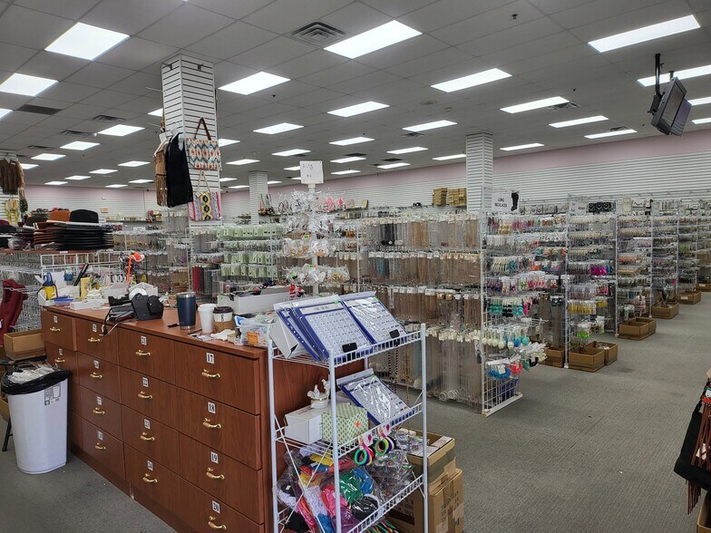 More Photos Of 11538 Harry Hines Blvd, Dallas General Retail For Sale