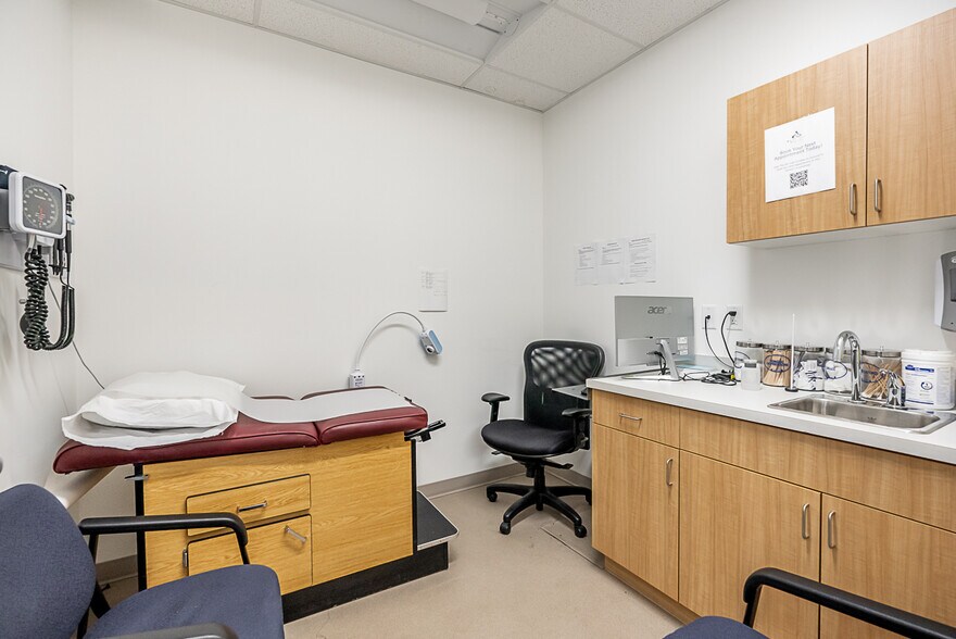 More Photos Of 4695 Canada Way, Burnaby Medical For Lease