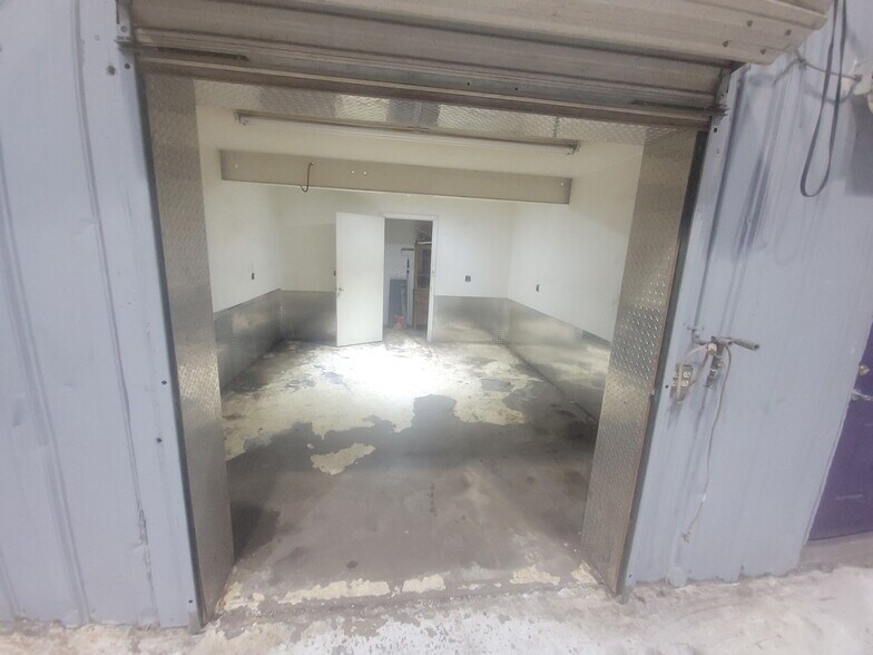 More Photos Of 1470 W Uzona Ave, Hildale Manufacturing For Lease