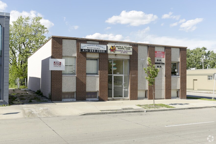 More Photos Of 6400 W Capitol Dr, Milwaukee Office For Lease