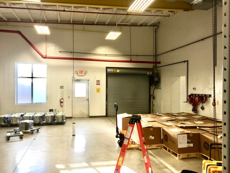 More Photos Of 2 Amboy Ave, Woodbridge Warehouse For Lease